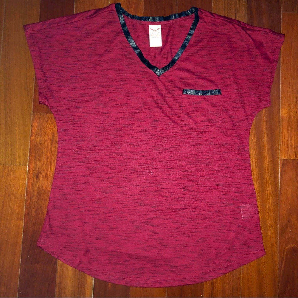 Merlot red v-neck t-shirt pocket & leather trim